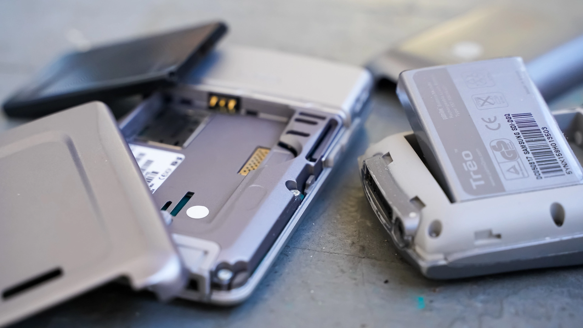 5 შესანიშნავი ტელეფონი ჯერ კიდევ მოხსნადი აკუმლატორით